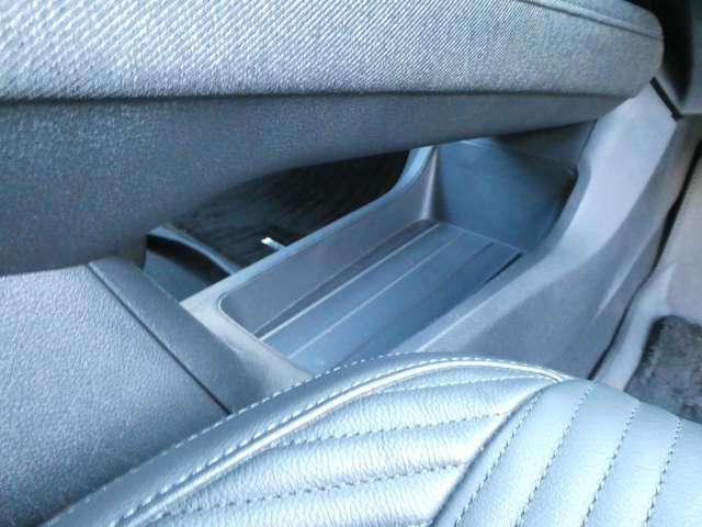 オーラ 1.2 G レザーエディション 衝突軽減ブレ-キ 追突防止 本革 車線逸脱警報装置 LED ドライブレコーダー 盗難防止 バックモニター ETC インテリジェントキー メモリーナビゲーション AW キーレスエントリー オートエアコン ABS ISS(29枚目)