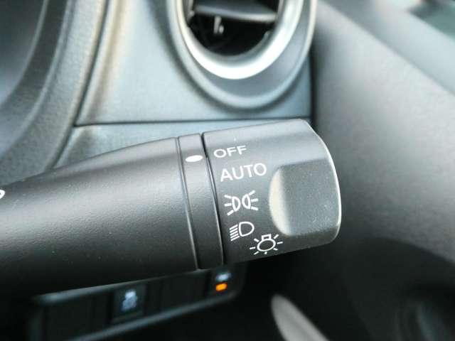 ノート 1.2 e-POWER X Vセレクション 衝突被害軽減B アラウンドカメラ ワンオ-ナ-車 運転席助手席エアバック エアバッグ 衝突被害軽減装置 イモビライザー LEDヘッドライト パワーウインドウ レーンアシスト ETC アルミホイール スマートキー(11枚目)