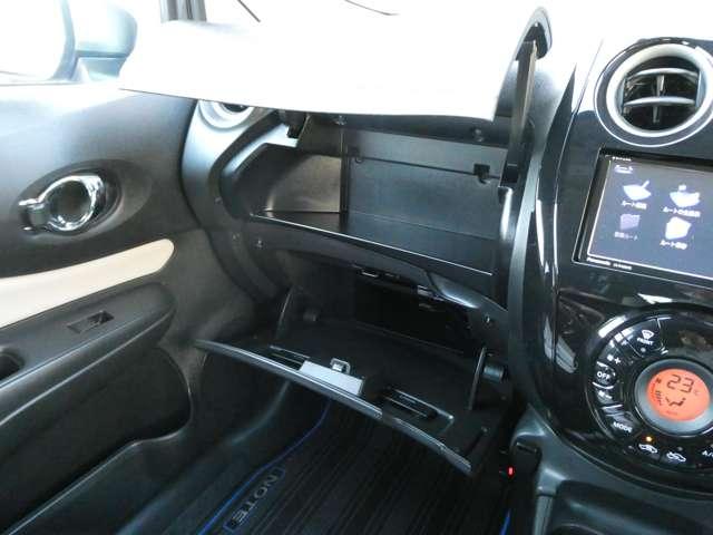 ノート 1.2 e-POWER X Vセレクション 衝突被害軽減B アラウンドカメラ ワンオ-ナ-車 運転席助手席エアバック エアバッグ 衝突被害軽減装置 イモビライザー LEDヘッドライト パワーウインドウ レーンアシスト ETC アルミホイール スマートキー(19枚目)