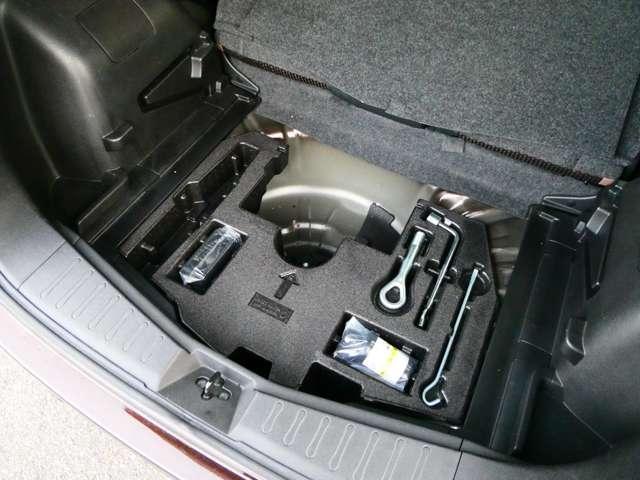 ノート １．２　メダリスト　衝突軽減ブレーキ　アラウンドビュモニター　イモビライザー　Ａストップ　インテリキー　オートエアコン　左右エアバック　バックビューモニター　メモリーナビ　ドラレコ　ＥＴＣ　車線逸脱防止　ナビＴＶ　ＬＥＤヘッドライト（33枚目）