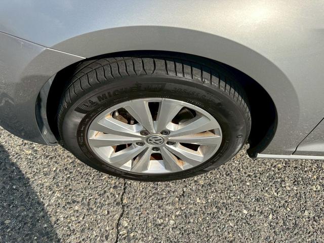 ゴルフ 　純正ナビ　ＴＶ　バックカメラ　純正アルミホイール　パドルシフト　アクティブクルーズコントロール　プリクラッシュセーフティーシステム（18枚目）