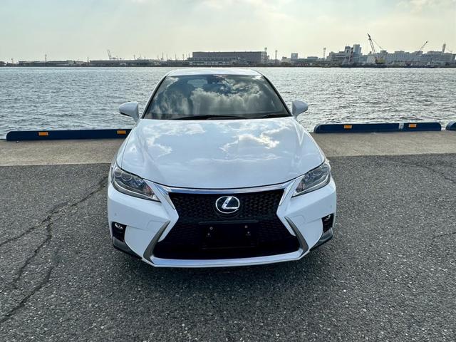 ＣＴ ＣＴ２００ｈ　ＦスポーツＸライン　レッドブラックハーフレザーシート　純正ナビ　ＴＶ　　Ｂｌｕｅｔｏｏｔｈ　　バックカメラ　純正アルミホイール（2枚目）