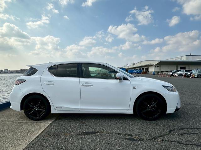 ＣＴ ＣＴ２００ｈ　ＦスポーツＸライン　レッドブラックハーフレザーシート　純正ナビ　ＴＶ　　Ｂｌｕｅｔｏｏｔｈ　　バックカメラ　純正アルミホイール（5枚目）