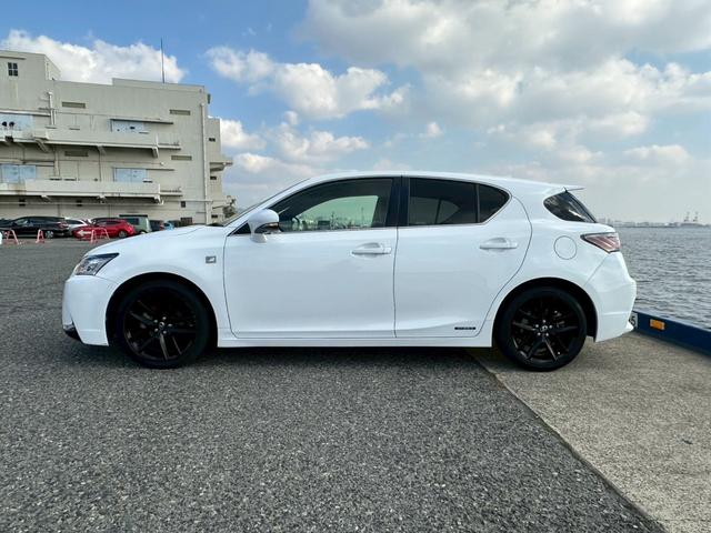 ＣＴ ＣＴ２００ｈ　ＦスポーツＸライン　レッドブラックハーフレザーシート　純正ナビ　ＴＶ　　Ｂｌｕｅｔｏｏｔｈ　　バックカメラ　純正アルミホイール（6枚目）