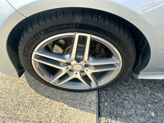 Ｅクラスステーションワゴン Ｅ２５０　ステーションワゴン　アバンギャルド　ハーフレザーシート　純正ナビ　バックカメラ　純正アルミホイール　ドラレコ　純正フロアマット（21枚目）