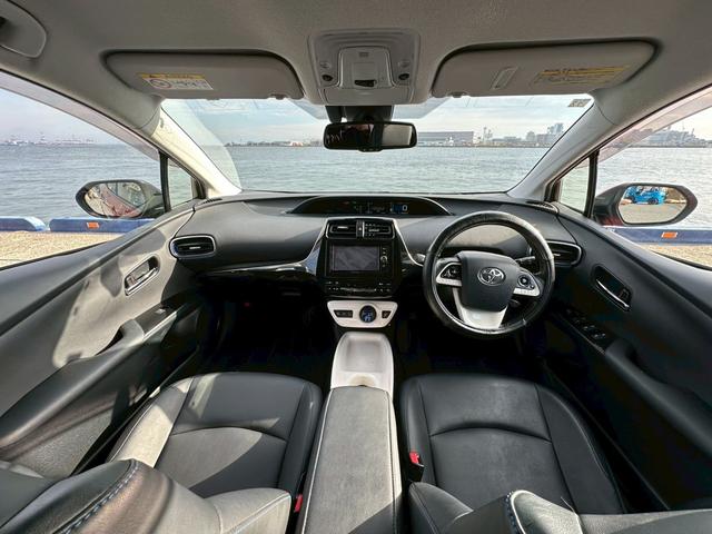 プリウス Ａツーリングセレクション　モデリスタフルエアロ　ブラックレザーシート　純正ナビ　バックカメラ　ブラインドスポットモニター　ヘッドアップディスプレイ（12枚目）