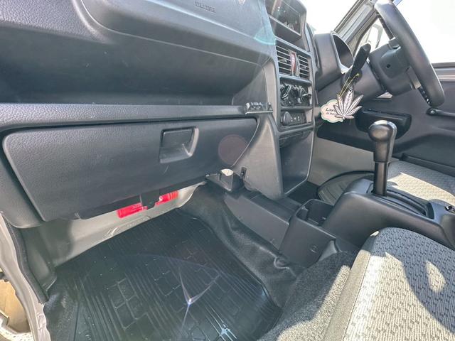 キャリイトラック KCエアコン・パワステ 4WD メッキフロントガーニッシュ アングルポストプロテクター(11枚目)