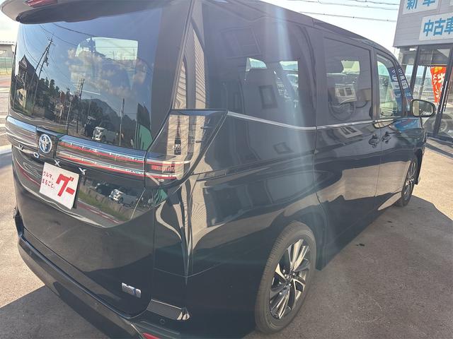 ヴォクシー ハイブリッドＳ－Ｚ　両側パワースライドドア　ユニバーサルステップ　リヤオートエアコン　ＡＣ１００Ｖ　パワーバックドア　１０．５インチディスプレイオーディオ　ＬＥＤヘッドライト　快適利便パッケージ（6枚目）