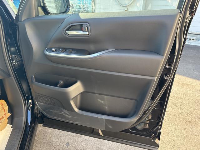 ヴォクシー ハイブリッドＳ－Ｚ　両側パワースライドドア　ユニバーサルステップ　リヤオートエアコン　ＡＣ１００Ｖ　パワーバックドア　１０．５インチディスプレイオーディオ　ＬＥＤヘッドライト　快適利便パッケージ（11枚目）