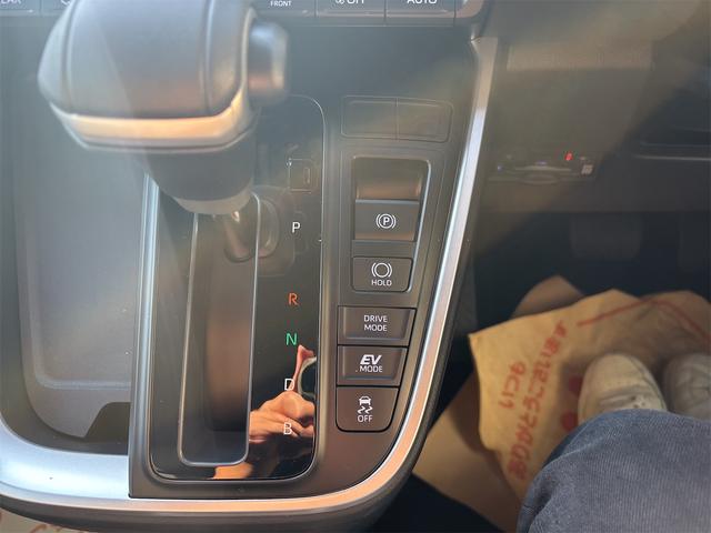 ヴォクシー ハイブリッドＳ－Ｚ　両側パワースライドドア　ユニバーサルステップ　リヤオートエアコン　ＡＣ１００Ｖ　パワーバックドア　１０．５インチディスプレイオーディオ　ＬＥＤヘッドライト　快適利便パッケージ（26枚目）