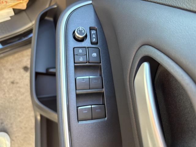 ヴォクシー ハイブリッドＳ－Ｚ　両側パワースライドドア　ユニバーサルステップ　リヤオートエアコン　ＡＣ１００Ｖ　パワーバックドア　１０．５インチディスプレイオーディオ　ＬＥＤヘッドライト　快適利便パッケージ（35枚目）