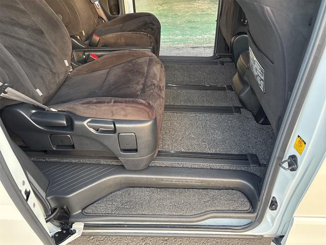 ヴェルファイア ２．４Ｚ　プラチナセレクションＩＩ　パワーバックドア　パワースライドドア　フリップダウン　バックカメラ　ウッドコンビステアリング（23枚目）
