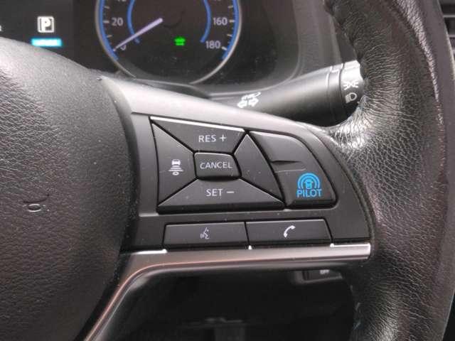 リーフ Ｘ　１０万台記念車　プロパイロット　純正メモリーナビ　バックカメラ　ＥＴＣ　ドライブレコーダー　ＬＥＤヘッドライト　ハイビームアシスト　シートヒーター　エマージェンシーブレーキ　踏み間違い防止アシスト　車線逸脱警報　プライバシーガラス（20枚目）