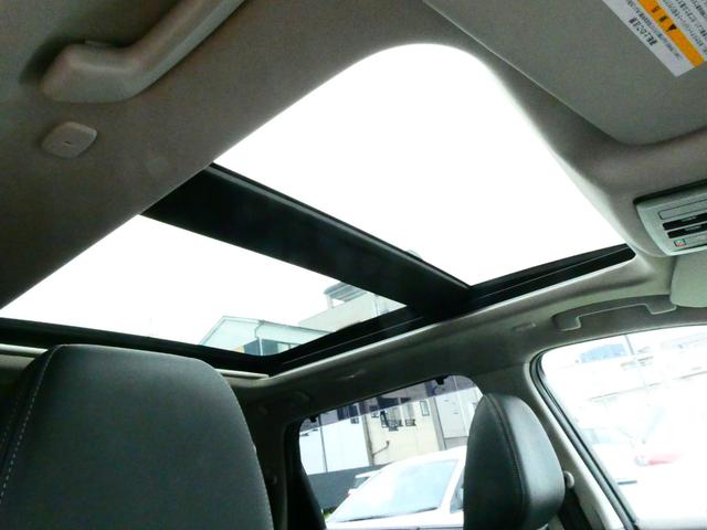 ガラスルーフも装備してますので快適な開放感が味わえますよ