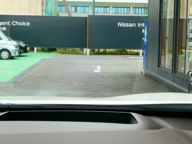 ヘッドアップディスプレイで最低限度の視線変更で時速の確認ができます