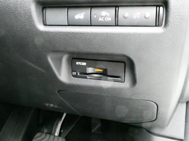 ここにＥＴＣ付いております。高速道路の料金所もスイスイ♪　ＥＴＣカードの申し込みは日産カードがおすすめ！！！「安心」「おトク」「便利」で皆さまのカーライフをサポートする特典満載のカードです。