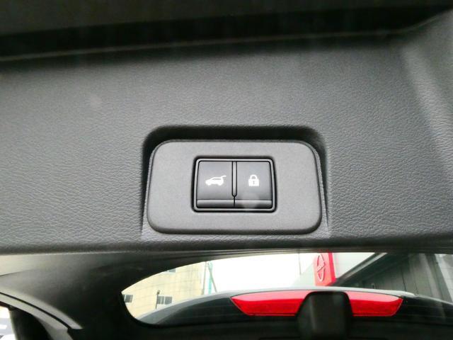 バックドアにはクローズスイッチがありますのでスムーズです