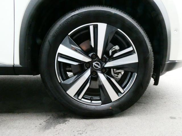 おしゃれは足元から。日産純正のアルミホイールで足元すっきり。タイヤサイズは２３５／５５Ｒ１９になります