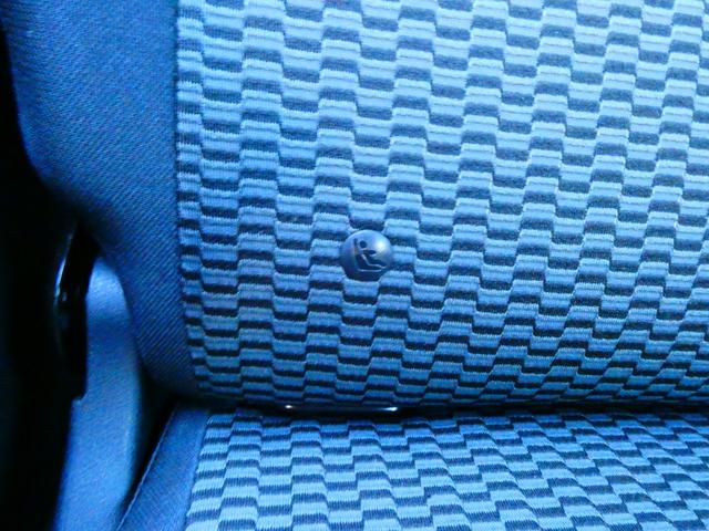 マーチ １．２　Ｓ　日産純正メモリーナビ　踏み間違い防止シス　メモリーナビフルセグＴＶ　バックカメラ　ＥＴＣ　衝突軽減ブレーキ　踏み間違い衝突防止アシスト　車線逸脱警報　前後センサー　プライバシーガラス　リモコンキー　デュアルエアバック　ＡＢＳ（37枚目）