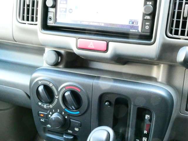 普段使いの小物類が収納できる便利な収納スペースがたくさん用意されています