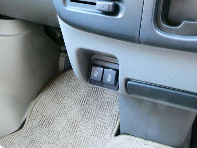 ＵＳＢも２ポートありますので同乗者の方との同時充電もできますよ