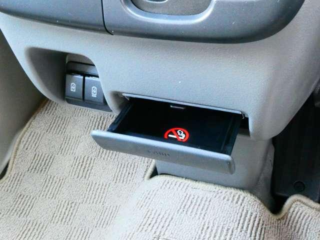 散らかりがちなカード類も専用ホルダーにスッキリ収納できます