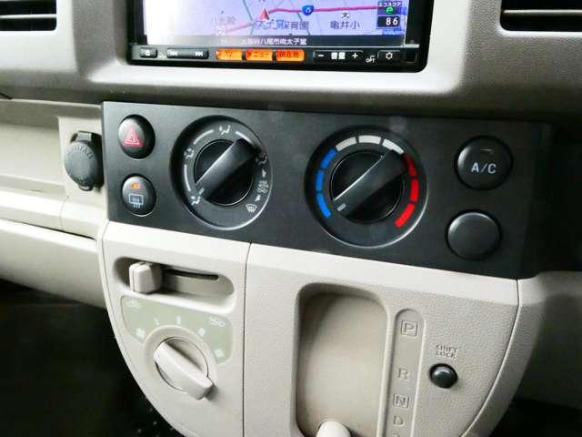 NV100クリッパーバン 660 DX 日産純正メモリーナビ パワーウィンドウ エアバッグ オートエアコン ETC ナビ パワステ メモリーナビ ダブルエアバック(9枚目)