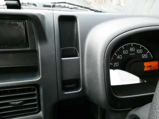 車内で行方不明になりがちなペン類も専用ホルダーに収納できます