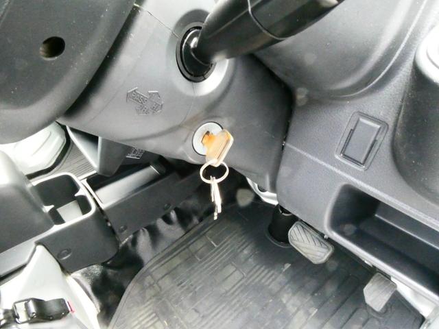 キーシステムは従来の板キータイプです。（集中ドアロックは装備しておりません）