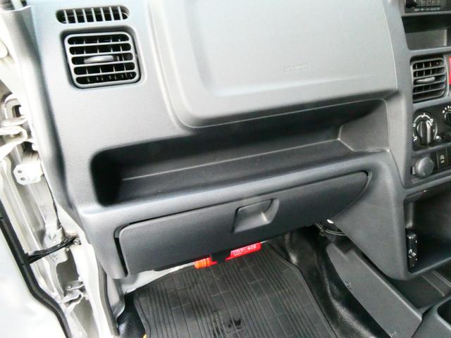 グローブボックス＆アッパートレイに普段使いの小物が収納できます