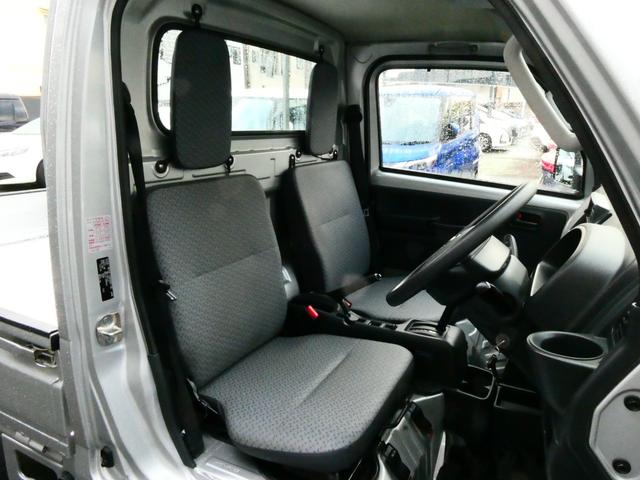 運転席も広々でゆったり気分で快適にドライブできますよ♪