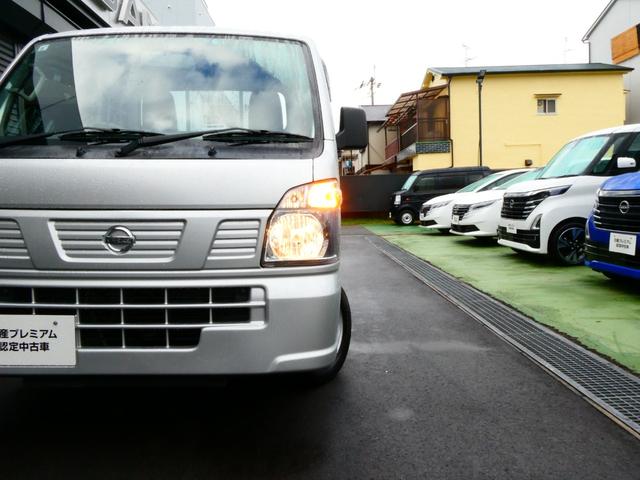 広角に照らしてくれて荷物の重さに合わせて高さの調整ができるレベライザー付きハロゲンヘッドランプ！