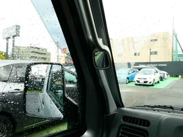 アンダーミラーで助手席側の死角を極力減らしてくれますよ