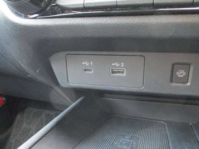 ノート １．２　Ｘ　日産純正メーカーナビ　日産コネクトナビフルセグＴＶ　衝突被害軽減ブレ－キ　全方位カメラ　ＬＥＤヘッドライト　レーンアシスト　スマートルームミラー　移動物検知警報　踏み間違い衝突防止アシスト　ワイヤレス充電器（19枚目）