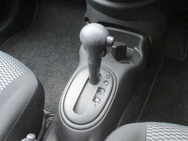 マーチ 1.2 S 日産純正メモリーナビ 1セグTV メンテナンスノート 衝突軽減ブレーキ レーンキープアシスト 1オーナ- 運転席助手席エアバック キーレス バックモニター ETC ナビTV パワーウインド メモリーナビゲーション PS(9枚目)