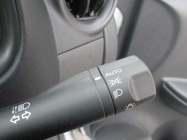 マーチ 1.2 S 日産純正メモリーナビ 1セグTV メンテナンスノート 衝突軽減ブレーキ レーンキープアシスト 1オーナ- 運転席助手席エアバック キーレス バックモニター ETC ナビTV パワーウインド メモリーナビゲーション PS(13枚目)