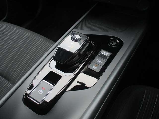 ノート 1.2 X 日産純正メモリーナビ リアカメラ 衝突被害軽減ブレ-キ ETC付 LEDヘッドライト レーンアシスト インテリジェントキー ドラレコ アイドリングストップ 盗難防止システム ワンセグTV TVナビ サイドカーテンエアバック(9枚目)