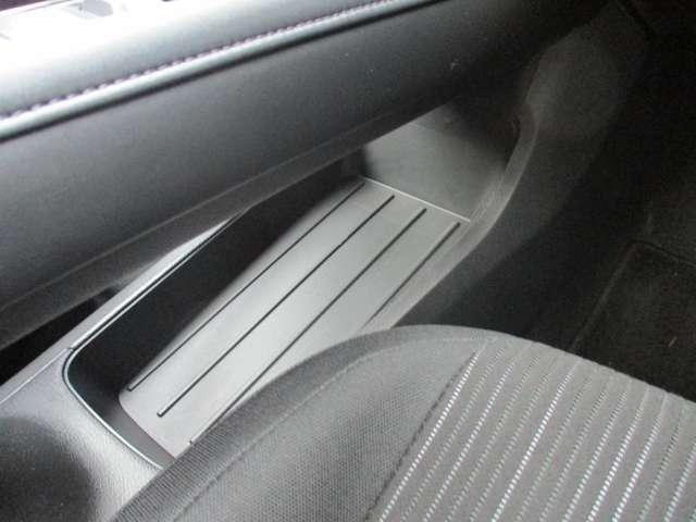 ノート 1.2 X 日産純正メモリーナビ リアカメラ 衝突被害軽減ブレ-キ ETC付 LEDヘッドライト レーンアシスト インテリジェントキー ドラレコ アイドリングストップ 盗難防止システム ワンセグTV TVナビ サイドカーテンエアバック(15枚目)