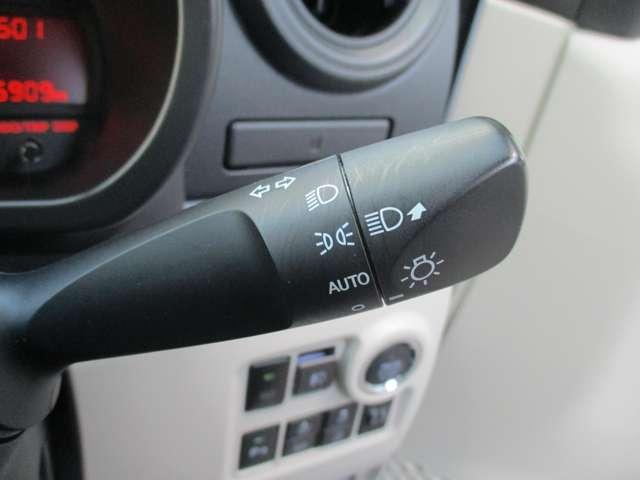 オートライトシステム装備でライト操作もスムーズです。ハイビームアシストもあって便利です