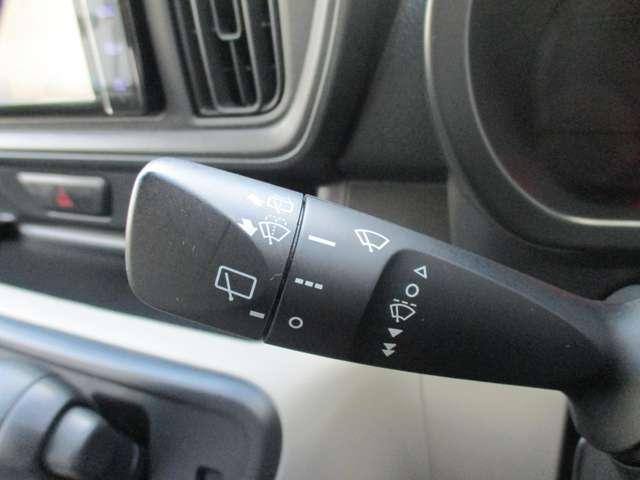 リアワイパー装備で雨天時の後方視界もクリアで快適ですよ