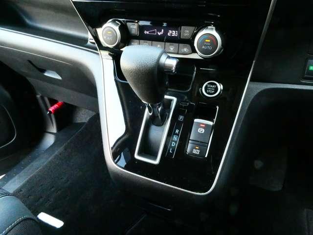 セレナ ２．０　ハイウェイスター　Ｖ　日産純正１０インチメモリーナビ　サイドエアバッグ　アラウンドビュ－　１オナ　アルミ　衝突被害軽減　ＬＤＰ　エアバッグ　両側オートスライドドア　ＬＥＤライト　インテリジェントキー　点検記録簿　サイドカメラ　メモリーナビ　ナビＴＶ（11枚目）