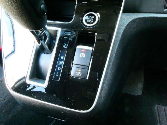 セレナ ２．０　ハイウェイスター　Ｖ　日産純正１０インチメモリーナビ　サイドエアバッグ　アラウンドビュ－　１オナ　アルミ　衝突被害軽減　ＬＤＰ　エアバッグ　両側オートスライドドア　ＬＥＤライト　インテリジェントキー　点検記録簿　サイドカメラ　メモリーナビ　ナビＴＶ（13枚目）