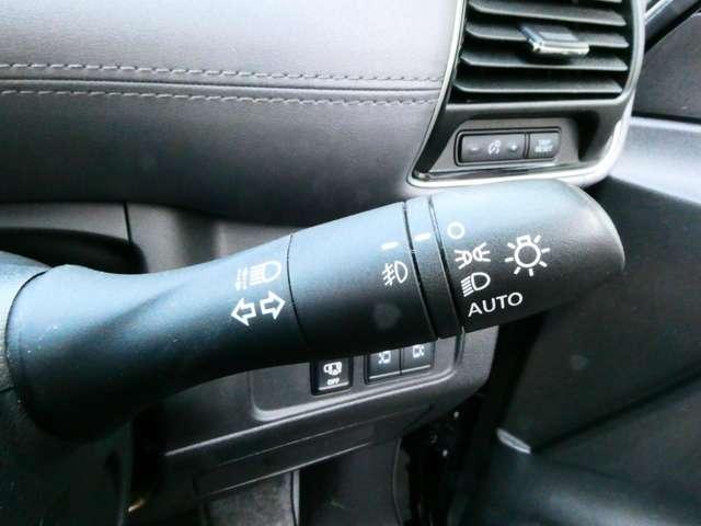 セレナ ２．０　ハイウェイスター　Ｖ　日産純正１０インチメモリーナビ　サイドエアバッグ　アラウンドビュ－　１オナ　アルミ　衝突被害軽減　ＬＤＰ　エアバッグ　両側オートスライドドア　ＬＥＤライト　インテリジェントキー　点検記録簿　サイドカメラ　メモリーナビ　ナビＴＶ（18枚目）