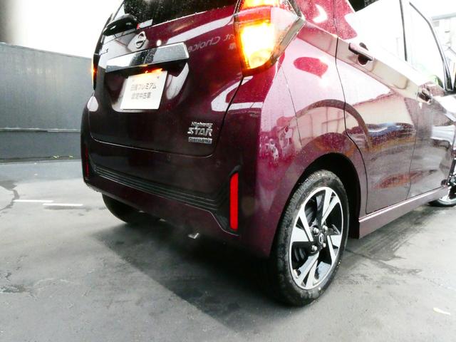 �O��ɏ�Q���\�i�[���������܂��B����̍ۂɂً͋}�u���[�L���쓮�����A��Q���Ƃ̏Փ˂�����܂��͏Փˎ��̔�Q���y�����܂��B