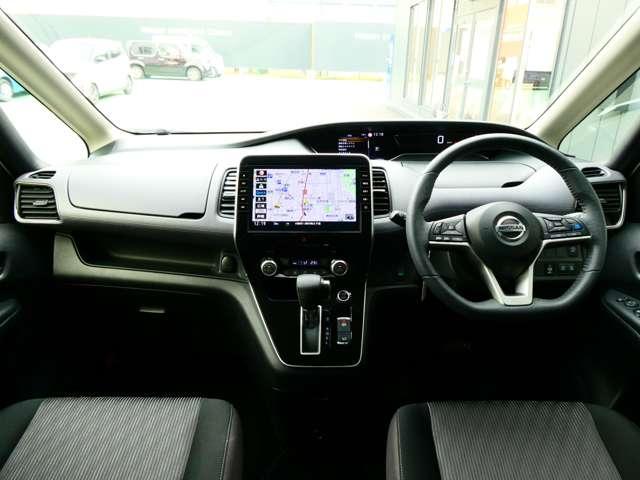 セレナ ２．０　ハイウェイスター　Ｖ　日産純正１０インチナビ　プロパイロット　１オナ　アルミ　衝突被害軽減　ＬＤＰ　エアバッグ　両側オートスライドドア　ＬＥＤライト　インテリジェントキー　点検記録簿　メモリーナビ　アダプティブクルーズコントロール　アイドリングストップ　ナビＴＶ（4枚目）