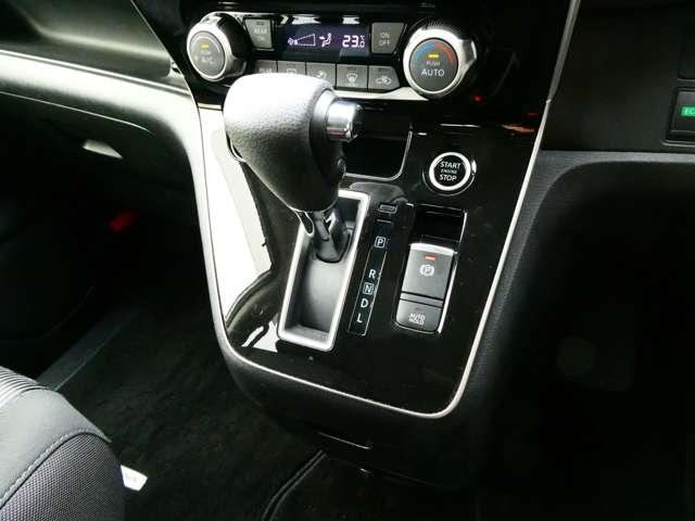 セレナ ２．０　ハイウェイスター　Ｖ　日産純正１０インチナビ　プロパイロット　１オナ　アルミ　衝突被害軽減　ＬＤＰ　エアバッグ　両側オートスライドドア　ＬＥＤライト　インテリジェントキー　点検記録簿　メモリーナビ　アダプティブクルーズコントロール　アイドリングストップ　ナビＴＶ（9枚目）