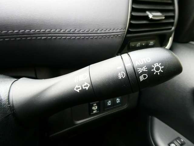 セレナ ２．０　ハイウェイスター　Ｖ　日産純正１０インチナビ　プロパイロット　１オナ　アルミ　衝突被害軽減　ＬＤＰ　エアバッグ　両側オートスライドドア　ＬＥＤライト　インテリジェントキー　点検記録簿　メモリーナビ　アダプティブクルーズコントロール　アイドリングストップ　ナビＴＶ（19枚目）