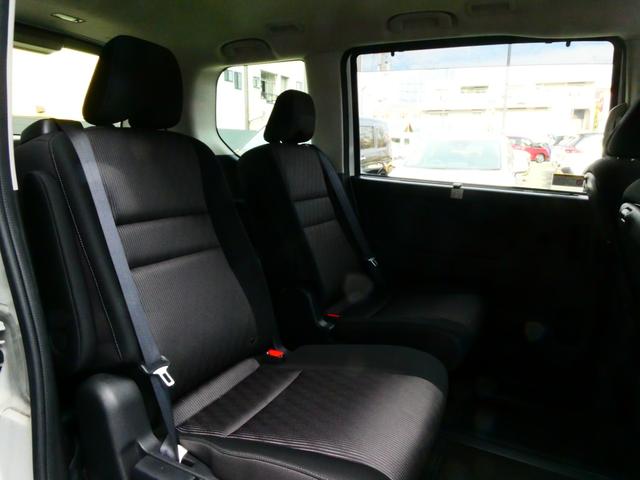 �Z�J���h�V�[�g�͑O��͖ܘ_�A�������ɂ��X���C�h����̂ŐȂ̊Ԃ̌��Ԃ��ӂ������Ƃ��ł��܂��B�������R��ڂɏ�荞�ނƂ��̓����̊m�ۂɂ��Ȃ��ł���B