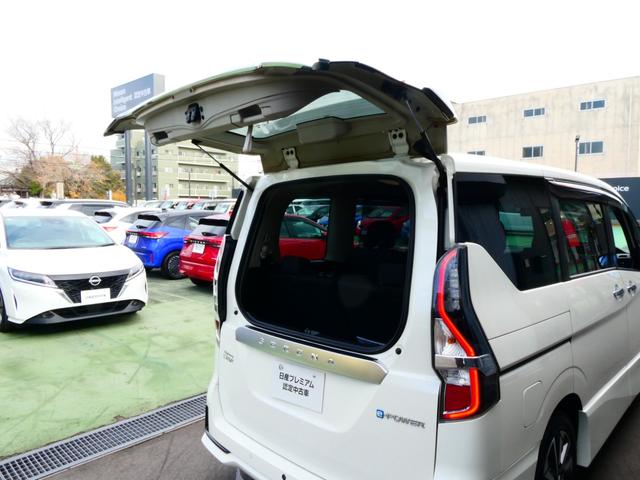 ����ɂ��܂�X�y�[�X���Ȃ����ɕ֗��ȃf���A���o�b�N�h�A�B�㔼���������J���̂łƂ��Ă��֗��ł���B