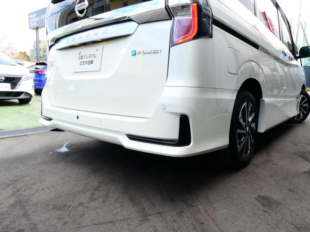 �O��ɏ�Q���\�i�[���������܂��B����̍ۂɂ͌x�񉹂ƃi�r��ʂŒ��ӂ𑣂��A�ً}�u���[�L���쓮�����A��Q���Ƃ̏Փ˂�����܂��͏Փˎ��̔�Q���y�����܂��B